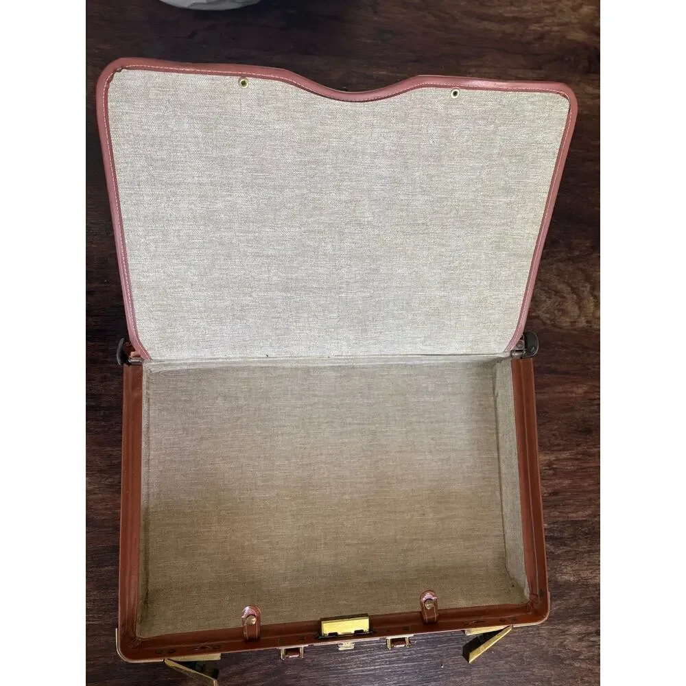 Vintage 1950s Towncraft Tan Leather Suitcase Train Case Linen Lined Brass Clasps